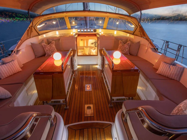 Charter a Oyster Marine DAMA DE NOCHE in Caribbean on Samboat