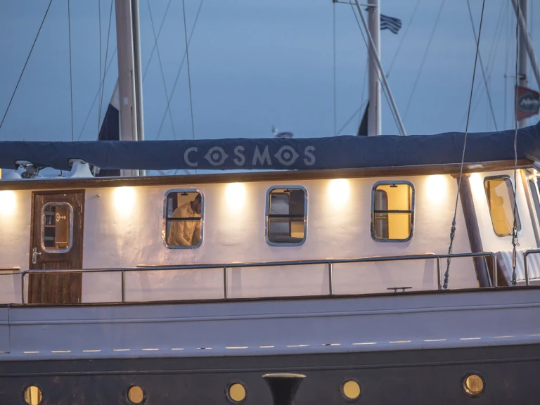 Charter a Custom COSMOS in Alimos on Samboat