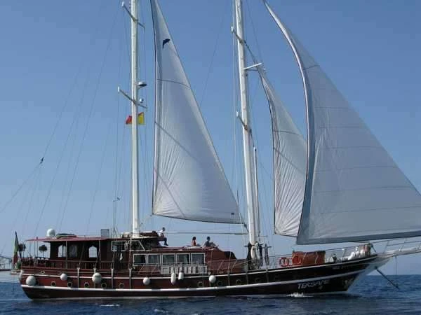 Charter a Custom TERSANE IV in Naples on Samboat