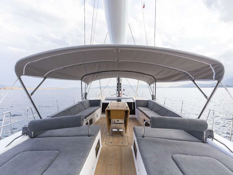 Hire a Advanced Yachts Jikan Portisco