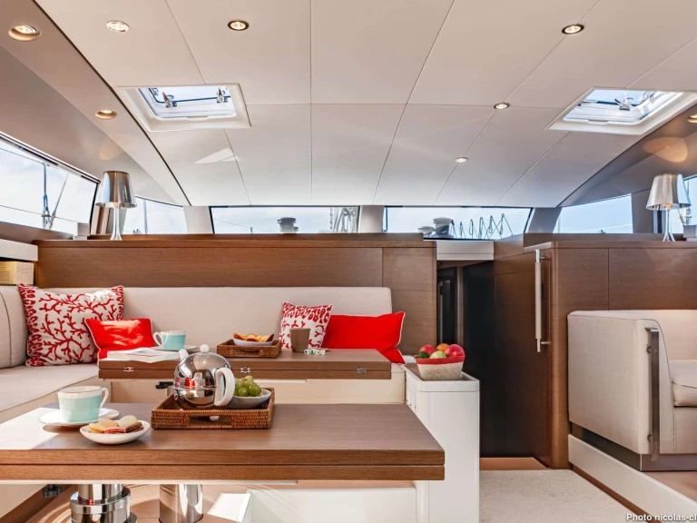 Hire Luxury Yacht Cnb-Bordeaux with a boat licence