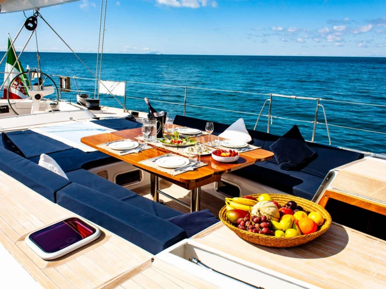 Hire Luxury Yacht with or without skipper Franchini Yachts Punta Ala