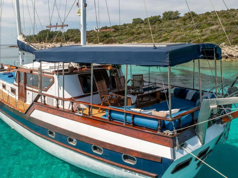 Luxury Yacht hire in Split - Custom Hera