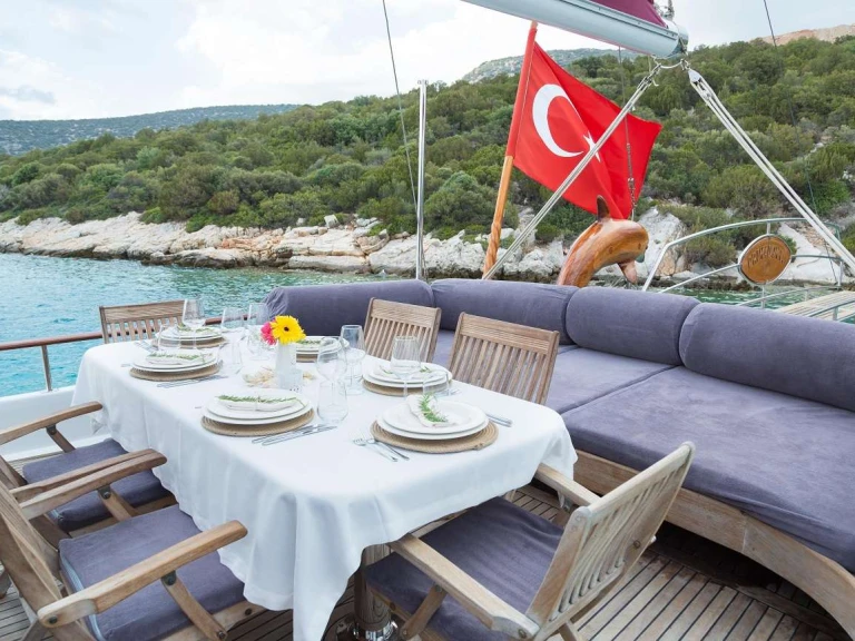 Hire Luxury Yacht Pruva Yachting with a boat licence