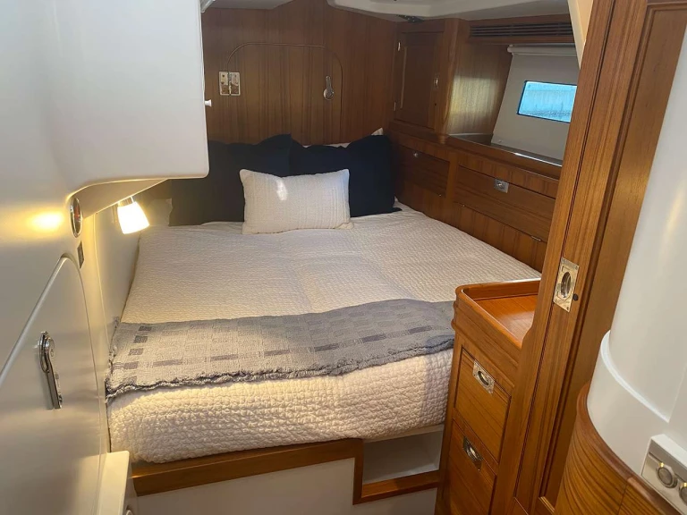 Yacht hire U.S. Virgin Islands cheap CIRRUS
