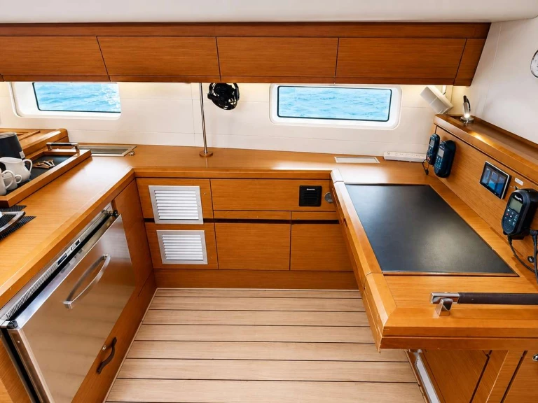Hire Luxury Yacht with or without skipper Jeanneau British Virgin Islands (BVI)