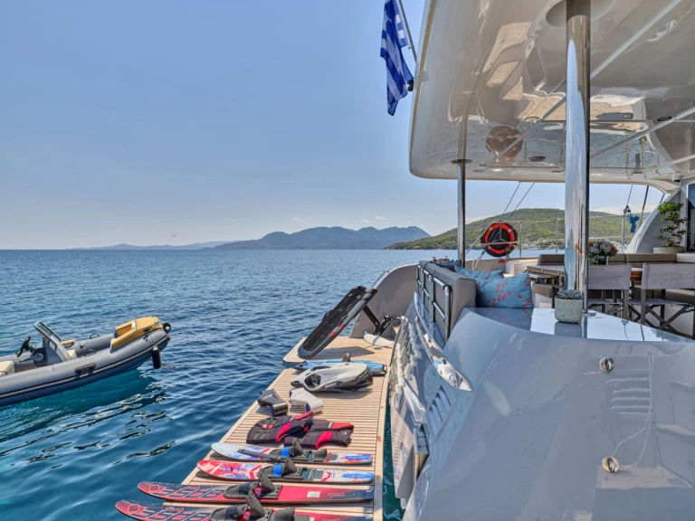 Luxury Yacht hire in Néa Péramos - HeySea ANDARE OLTRE