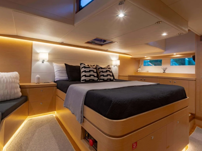 Charter a Hylas Vanishing Point in New England on Samboat