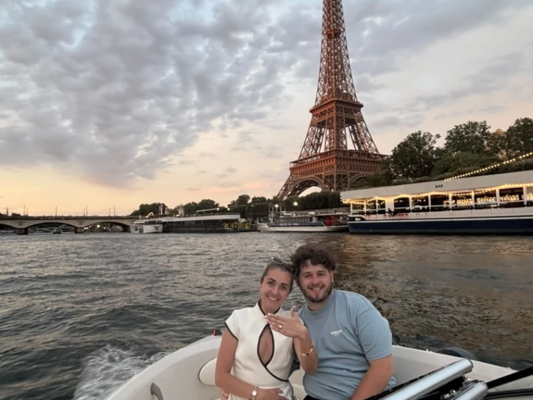 Hire a Monterey Mercruser Paris