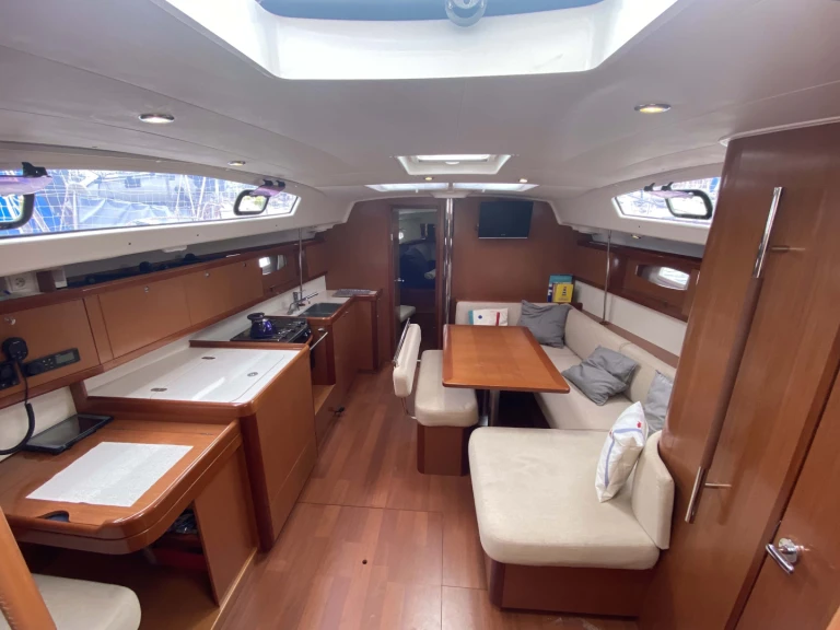 Bénéteau Oceanis 43 charter bareboat or skippered in  Saint-Mandrier-sur-Mer