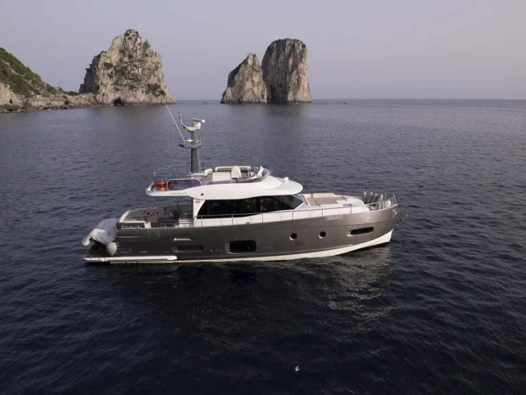 Charter a Azimut Azimut Magellano 53 in Forio on Samboat