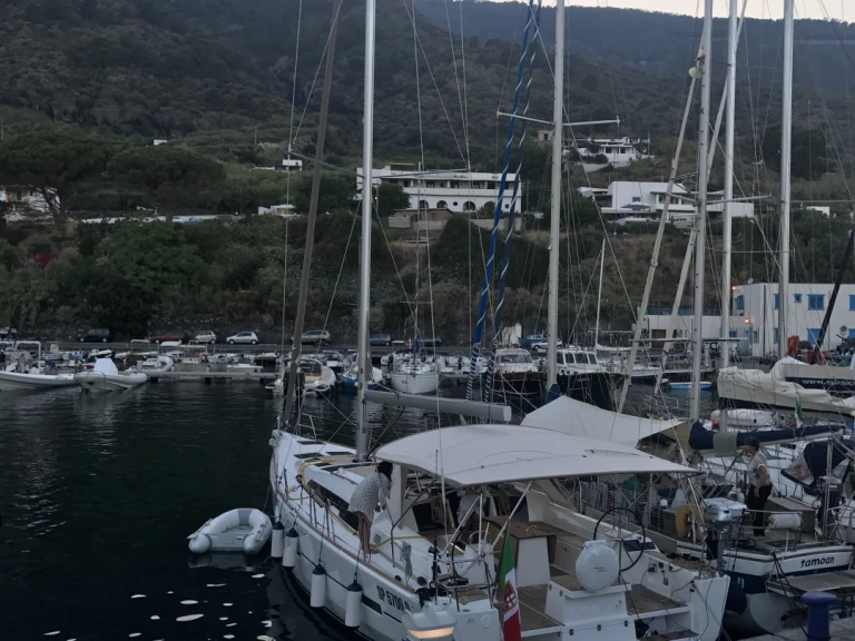Sailboat to hire Corigliano-Rossano at the best price