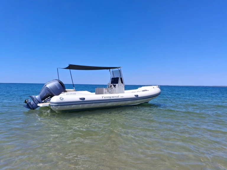 Yacht hire Royan cheap Tempest 700
