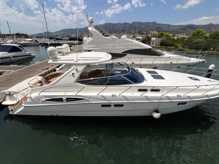 Hire Motorboat with or without skipper Sealine Vibo Marina
