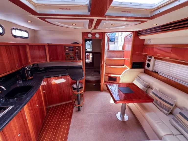 Motorboat to hire Vibo Marina at the best price