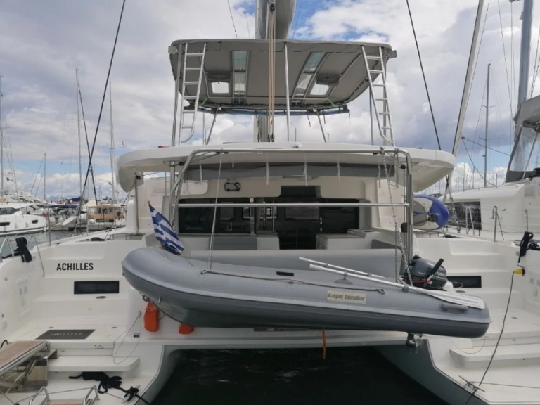Hire Catamaran Lagoon with a boat licence