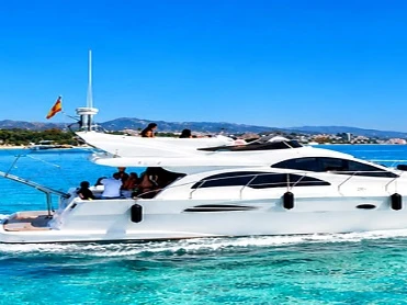 Hire Luxury Yacht Astondoa with a boat licence
