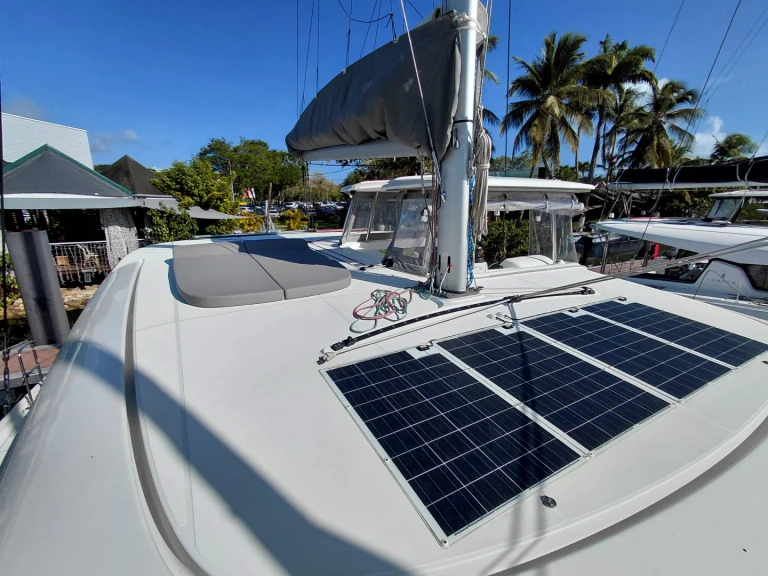 Hire Catamaran Lagoon with a boat licence