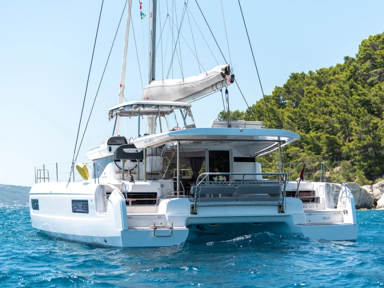 Charter a Lagoon Lagoon 43 - 3 + 1 cab. OW in Kaštela on Samboat