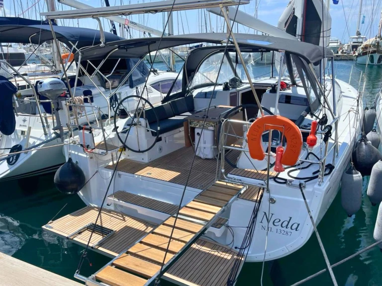 Hire a Bénéteau Oceanis 40.1 Alimos