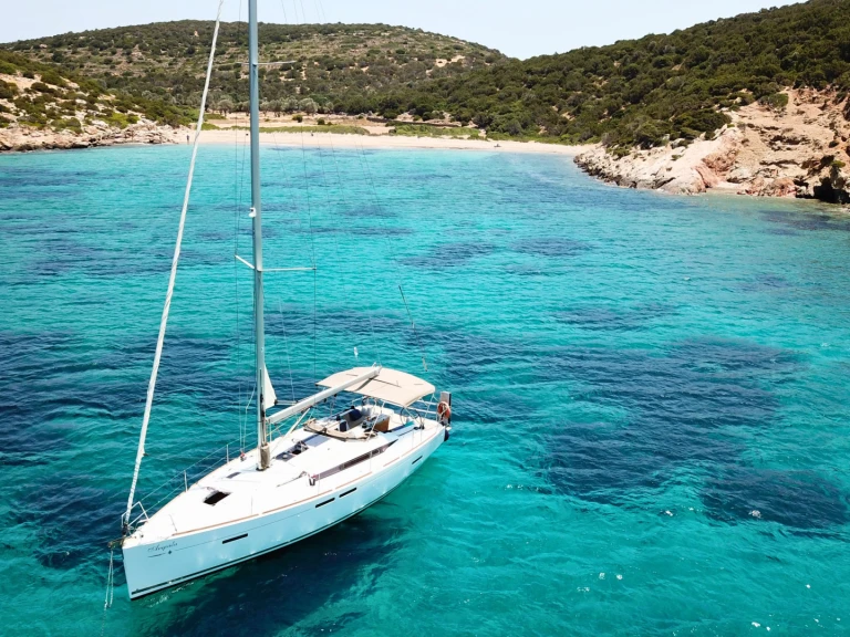 Hire Sailboat with or without skipper Jeanneau Alimos