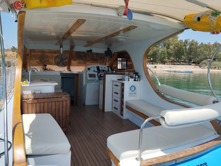 Motorboat to hire Ayvalık at the best price