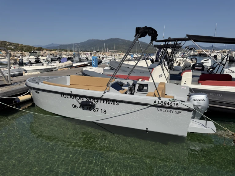 Hire Motorboat Valory with a boat licence