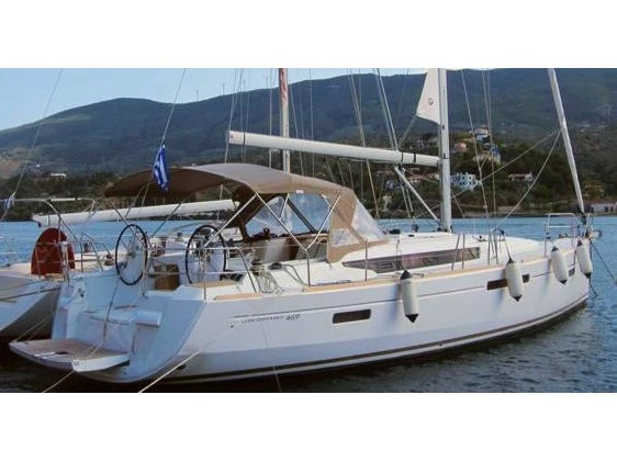 Hire Sailboat Jeanneau with a boat licence