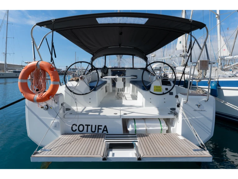 Sailboat to hire Las Galletas at the best price