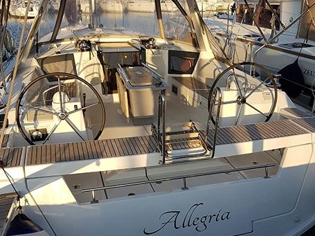 Sailboat to hire Lefkáda at the best price