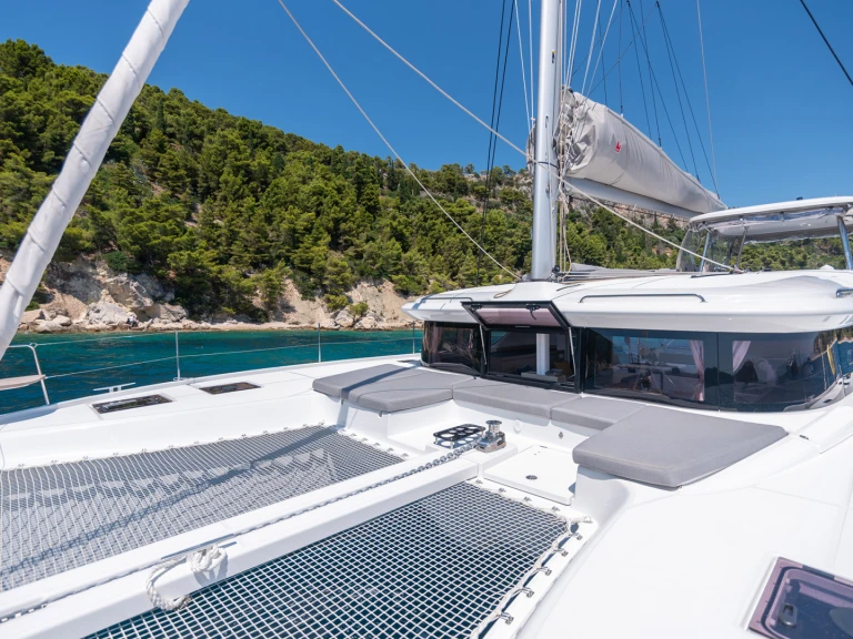 Hire a Lagoon Lagoon 43 - 3 + 1 cab. OW Kaštela