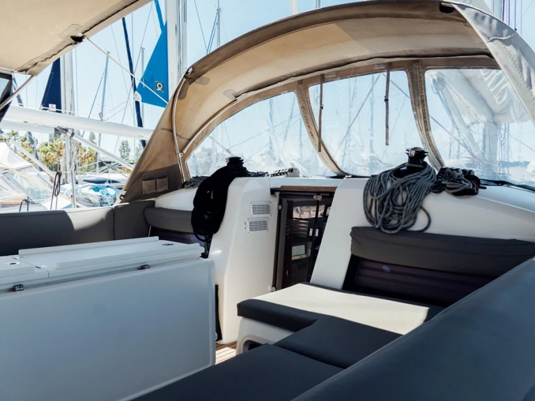 Yacht hire Alimos cheap Sun Odyssey 440