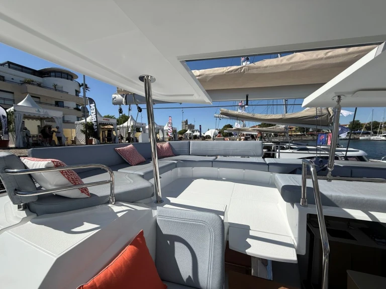 Catamaran hire in Road Town - Fountaine Pajot Fountaine Pajot FP 44 Maestro - 3 cab.