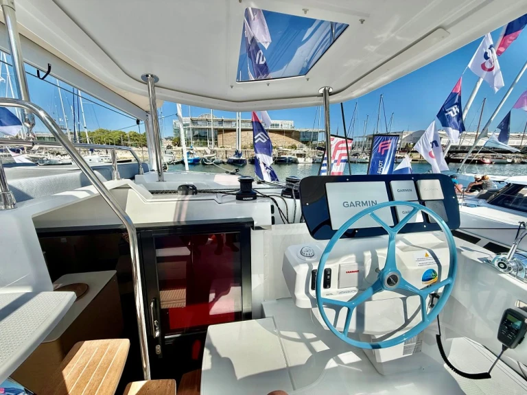 Charter a Fountaine Pajot Fountaine Pajot FP 44 Maestro - 3 cab. in Road Town on Samboat