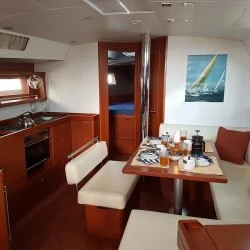 Hire Sailboat Bénéteau with a boat licence