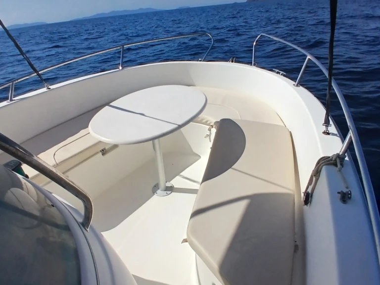 Hire a Bénéteau Cap ferret 650 Bormes-les-Mimosas