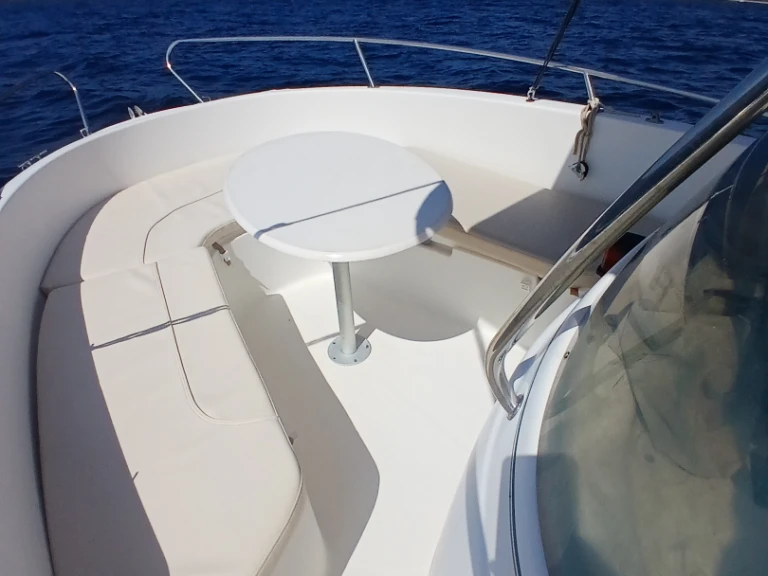 Motorboat hire in Bormes-les-Mimosas - Bénéteau Cap ferret 650