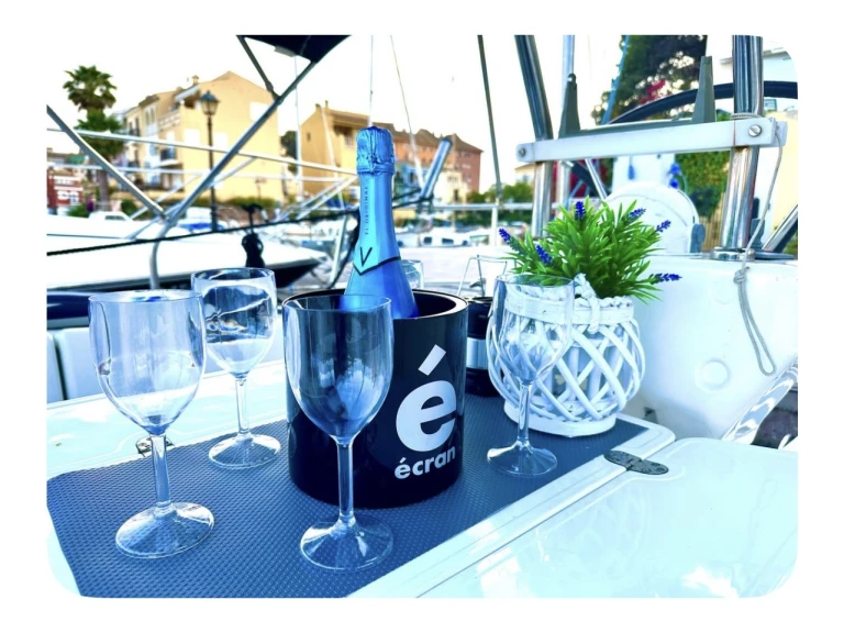 Sailboat hire in Sant Antoni de Portmany - Bavaria Bavaria 38 Cruiser