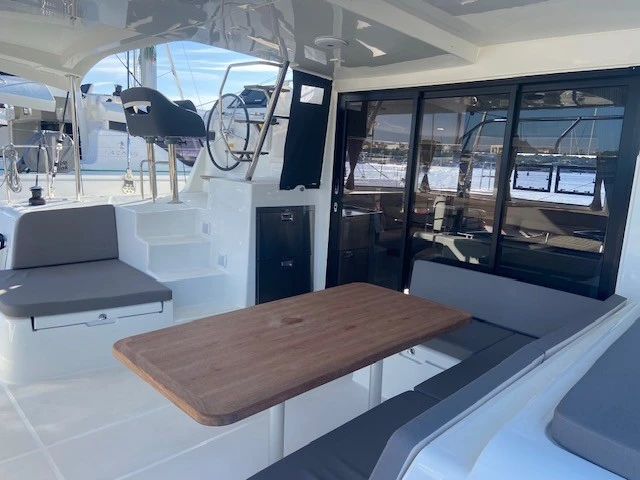 Hire Catamaran Lagoon with a boat licence