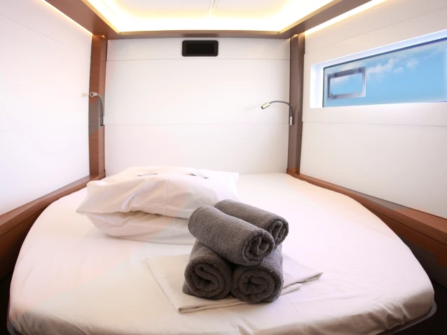 Hire Catamaran Lagoon with a boat licence