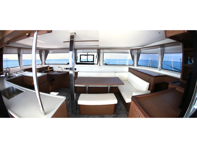 Hire Catamaran Lagoon with a boat licence