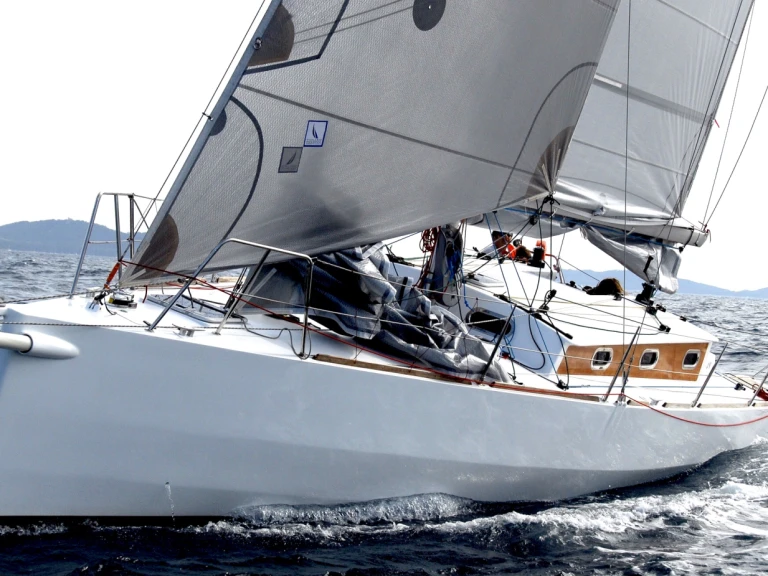 Charter a Bepox Classic 38 in Marseille on Samboat