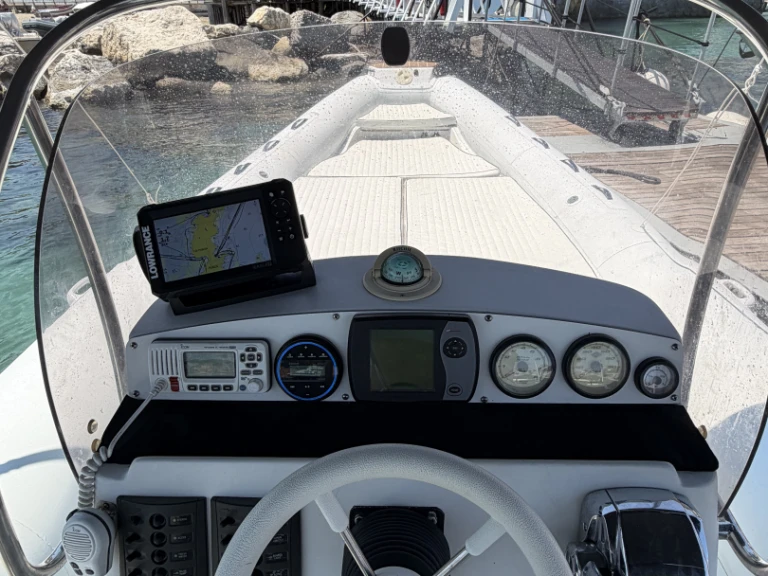 Hire RIB Nuova Jolly with a boat licence