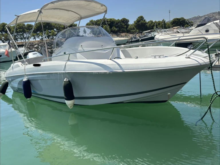 Motorboat to hire Marseille at the best price