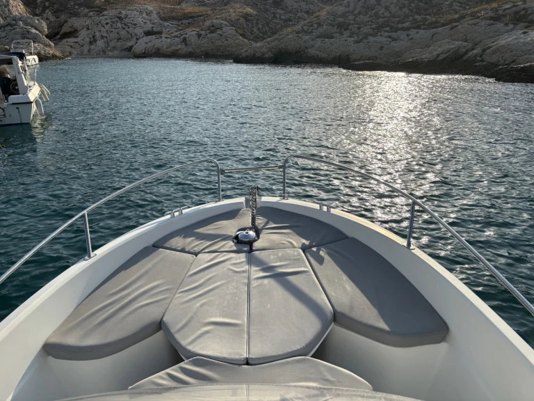 Hire Motorboat Bénéteau with a boat licence
