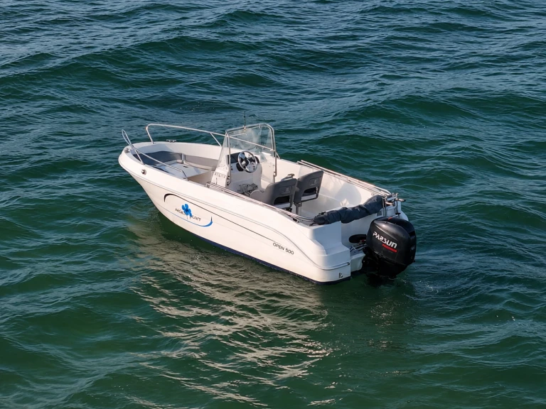 Hire a Pacific Craft Pacific Craft 500 Open Trendy Valras-Plage