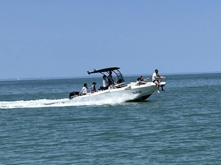 Yacht hire Noirmoutier-en-l'Île cheap Cap Camarat 675