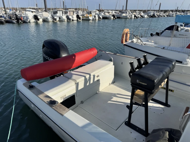 Motorboat hire in Noirmoutier-en-l'Île - Jeanneau Cap Camarat 675