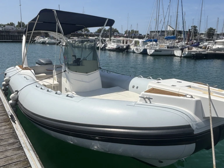 Motorboat to hire La Rochelle at the best price