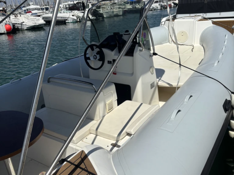 Yacht charter La Rochelle - Capeli Tempest 770 on SamBoat